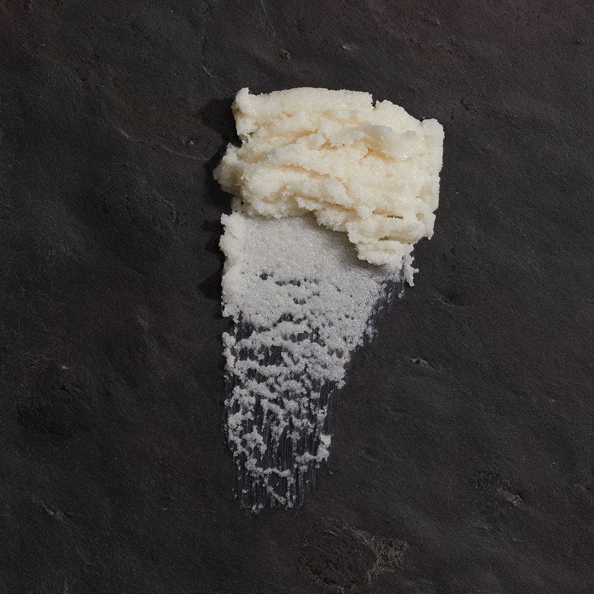 🇨🇦 Om Organics Vanilla Moon Radiant Body Scrub: Full Size - 140 g