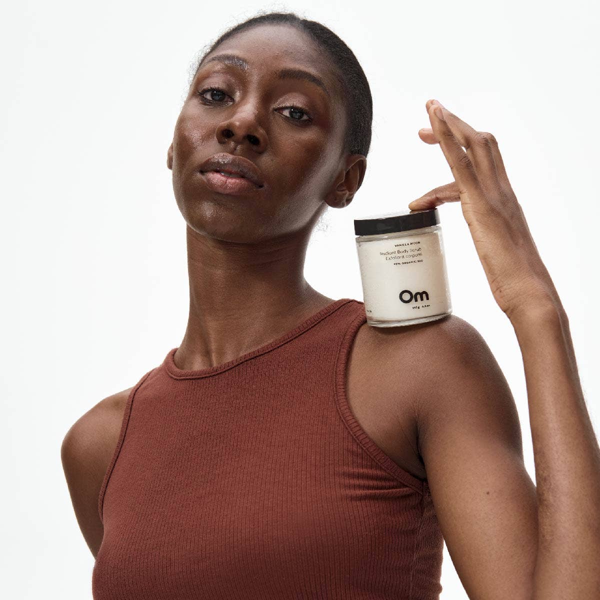🇨🇦 Om Organics Vanilla Moon Radiant Body Scrub: Full Size - 140 g